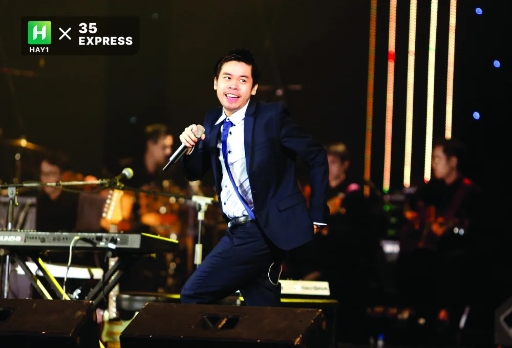 Các ca khúc của Vinh Khuất được hòa trộn từ nhạc Jazz, Rock, Reggae, và nhạc dân tộc Việt Nam