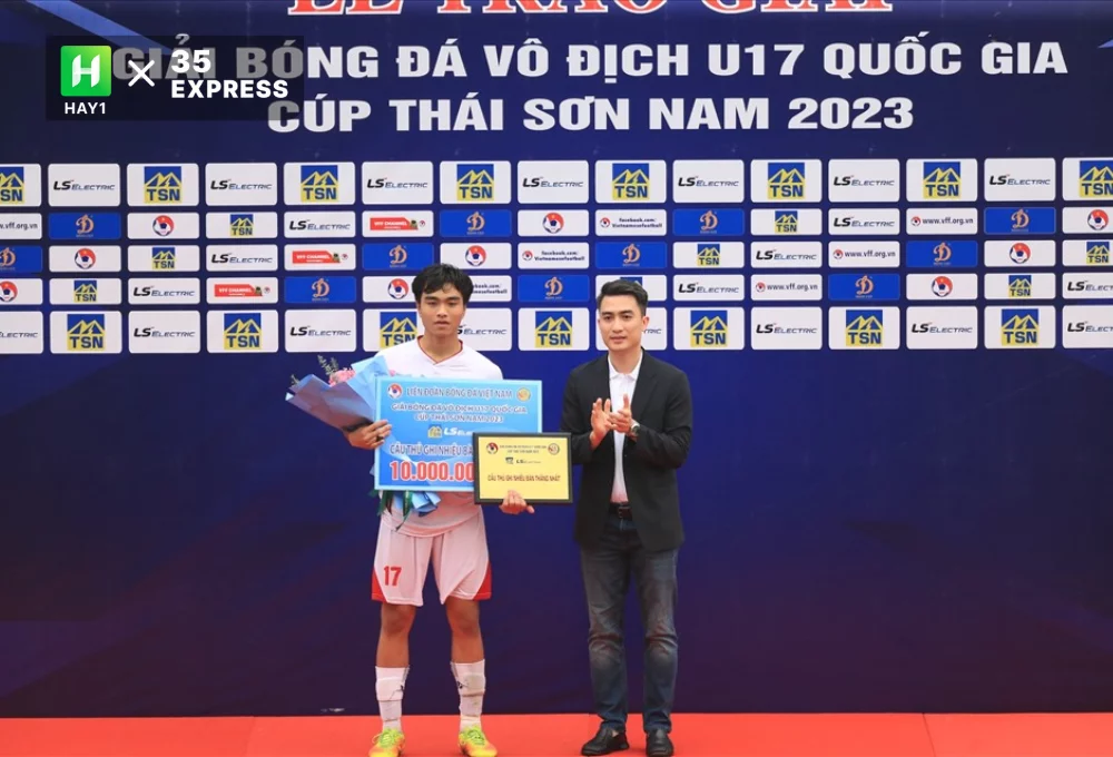 Tiền vệ Công Phương là cầu thủ xuất sắc nhất giải U17 Quốc gia 2023