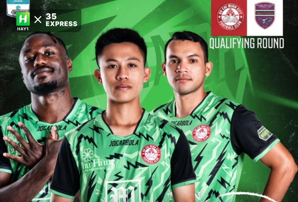 Hoàng Vĩnh Nguyên (giữa) xuất hiện trên poster của CLB TP.HCM trước trận gặp Bình Dương