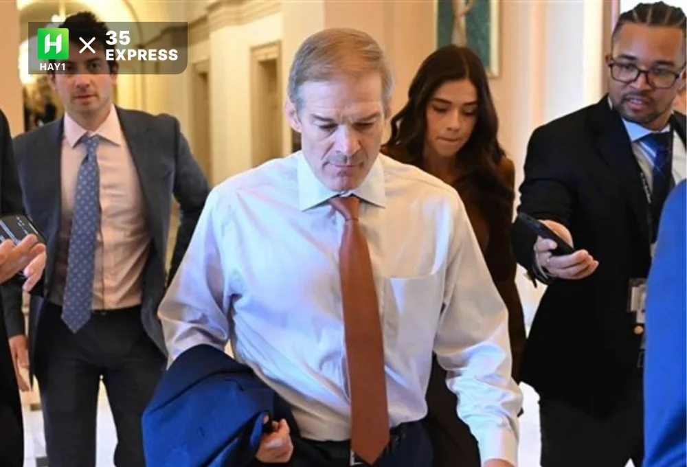Hạ Nghị sỹ Cộng hòa Jim Jordan (giữa, phía trước) sau phiên họp kín của Hạ viện ở Washington DC