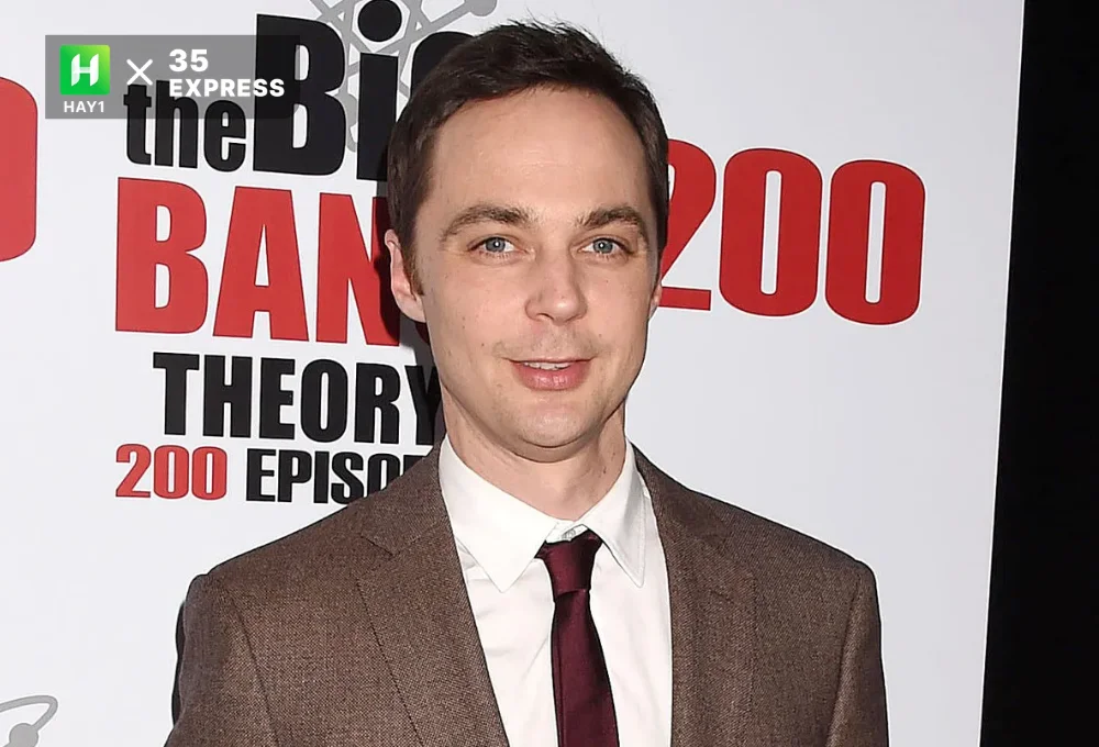 Jim Parsons nổi tiếng với vai tiến sĩ Sheldon Cooper trong series Big Bang Theory
