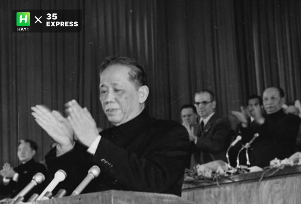 Đồng chí Lê Duẩn đọc Báo cáo chính trị tại Đại hội Đảng toàn quốc lần thứ IV