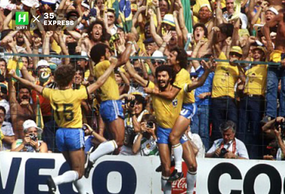 Sócrates và các đồng đội tại World Cup 1982