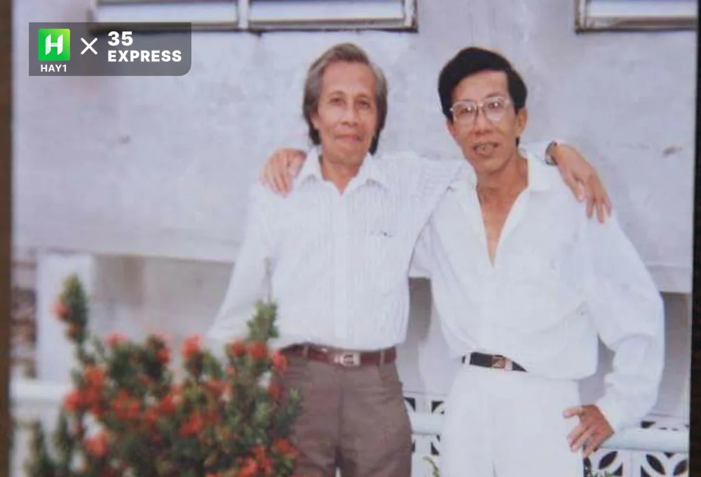 Nhạc sĩ Y Vũ (đeo kính) và anh trai, nhạc sĩ Y Vân