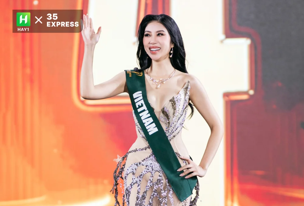 Đỗ Thị Lan Anh ghi điểm bởi nụ cười rạng rỡ cùng thần thái tự tin khi trình diễn trên sân khấu