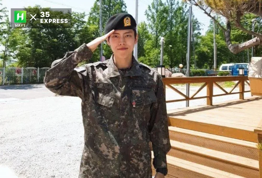 Dongwoo trong thời gian thực hiện nghĩa vụ quân sự