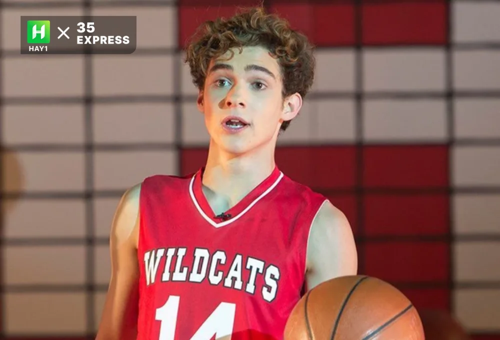 Joshua Bassett  là ngôi sao mới nhất vụt sáng sau bộ phim đình đám High School Musical: The Musical: The Series
