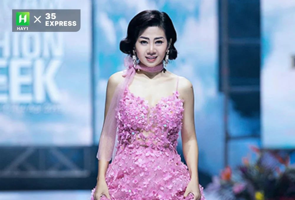 Mai Phương mặc váy 3D catwalk vào tháng 4/2019