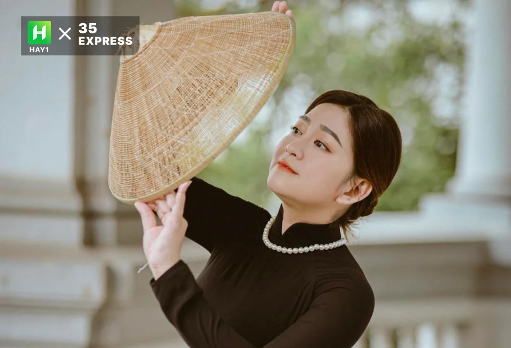 Khi gia nhập làng giải trí, Hoàng Kim Phụng lấy nghệ danh là Mai Ka