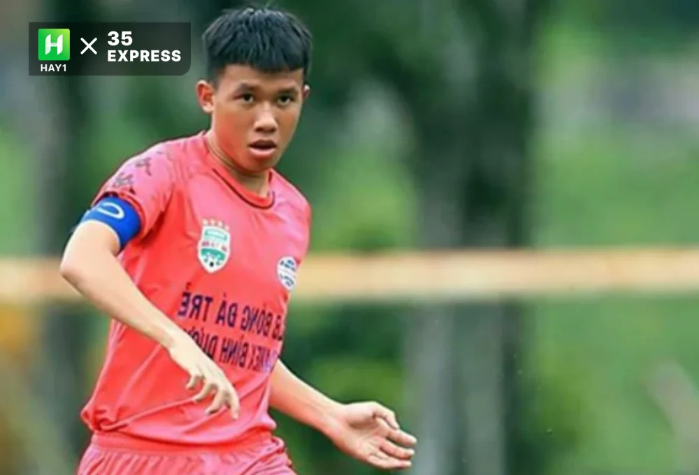 Tiền vệ Minh Khoa trong màu áo Bình Dương