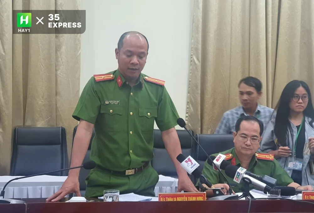 Trung tá Nguyễn Thành Hưng vinh dự là một trong những tấm gương điển hình tiên tiến tại Đại hội Thi đua yêu nước lần thứ IX