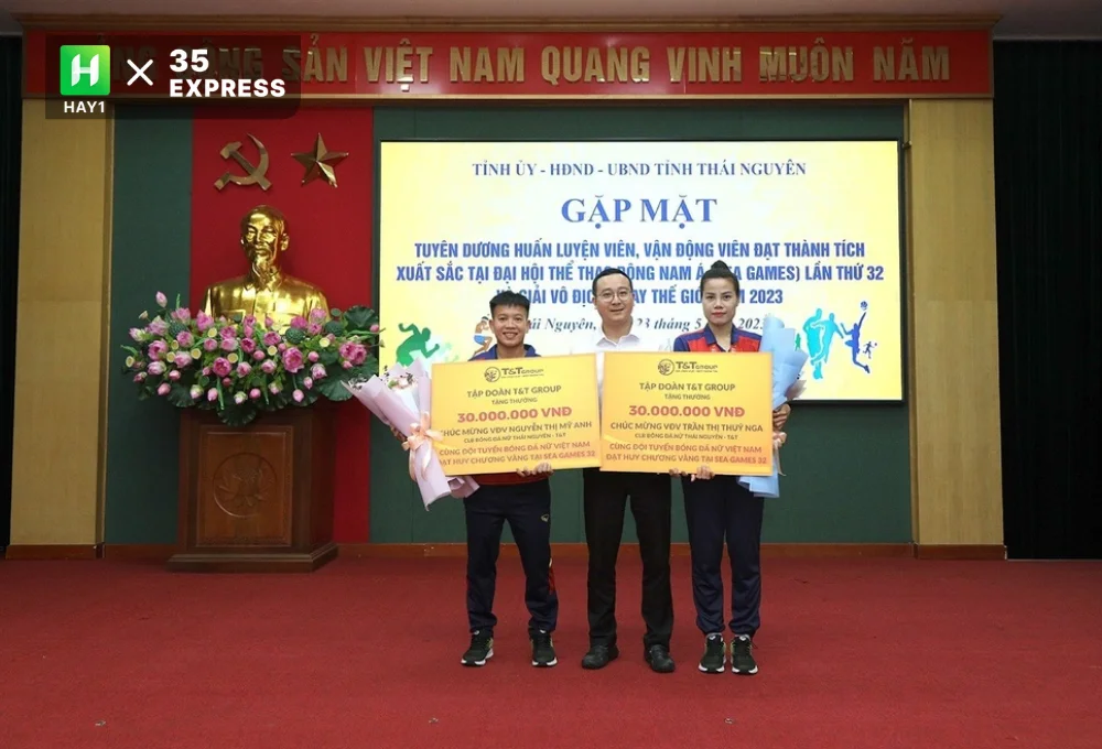 Thúy Nga và Nguyễn Thị Mỹ Anh nhận thưởng 30 triệu đồng từ Tập đoàn T&T Group