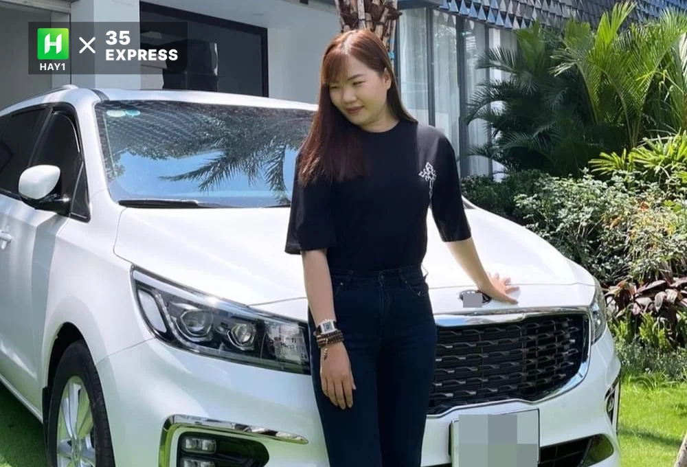 Ngọc Trinh từng gây chú ý khi tặng Thúy Kiều xế hộp 1,2 tỷ đồng