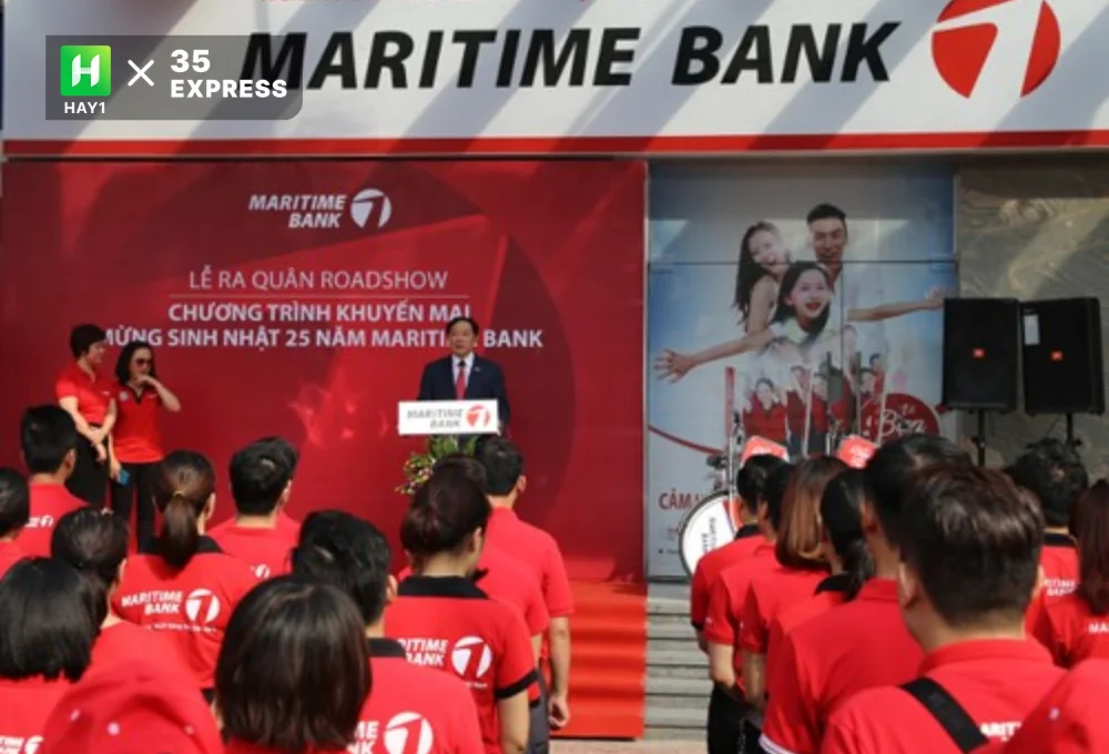Ông Trần Anh Tuấn phát biểu tại roadshow mừng sinh nhật 25 năm của ngân hàng
