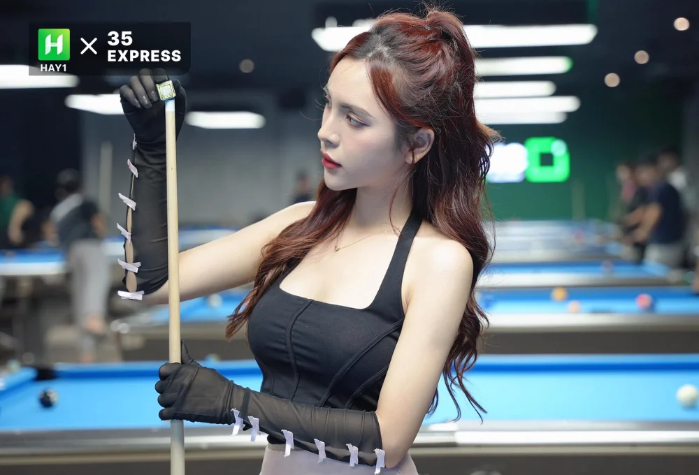 Nhiều fan LMHT Việt Nam đồn đoán Tú Anh Susu sẽ là nữ MC mới của VCS