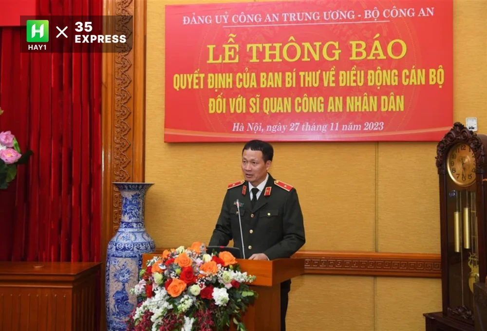 Thiếu tướng Vũ Hồng Văn phát biểu tại buổi lễ