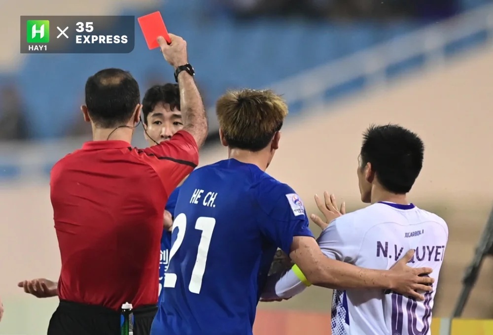 Wei Shihao lãnh thẻ đỏ trong trận gặp CLB Hà Nội