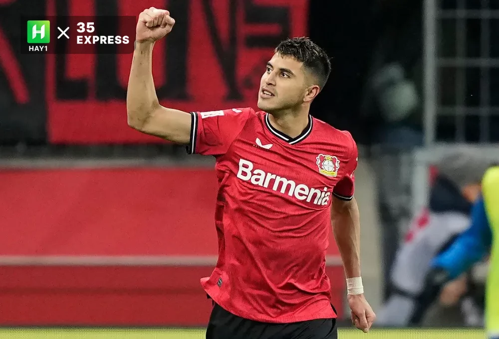 Exequiel Palacios bị tố phản bội vợ