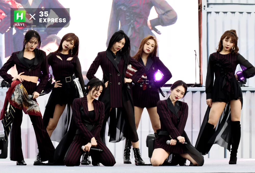 Nhóm nhạc Dreamcatcher biểu diễn vào tháng 4/ 2019 ở Incheon