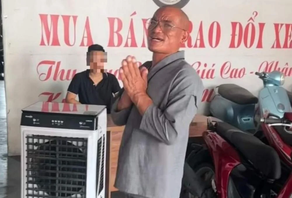 Thân thế gây sốc của Hộ pháp kim cang đi theo Thích Minh Tuệ
