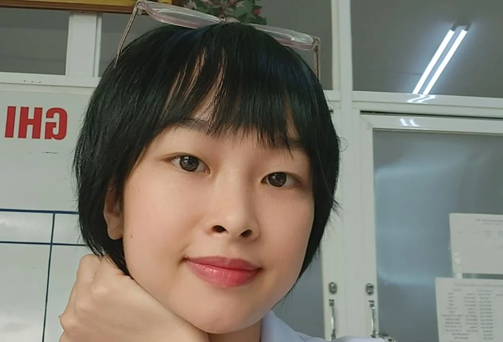 Nữ điều dưỡng cấp cứu em bé bị sặc sữa