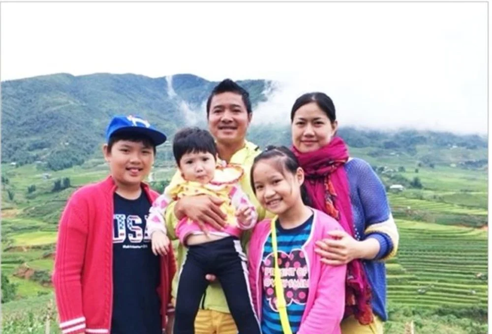  Hồng Sơn và bà xã