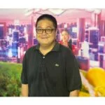 Vũ Long vẫn gắn bó với Kính Vạn Hoa sau 20 năm