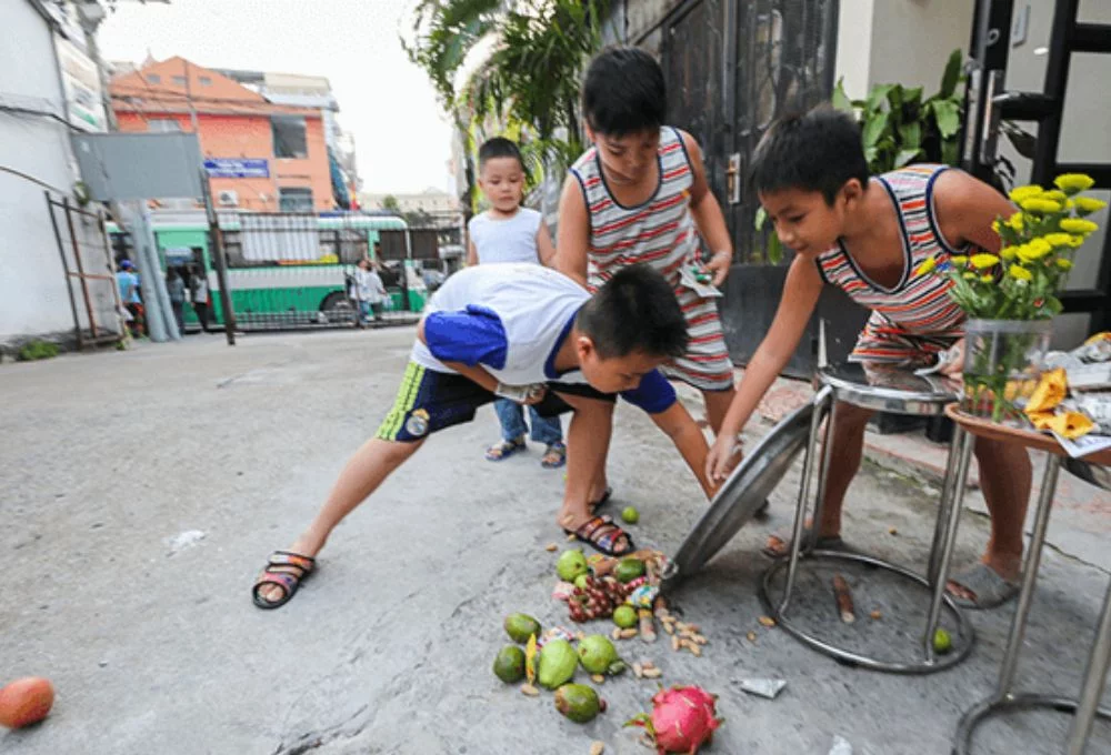 Nguồn gốc đặc biệt của phong tục giựt cô hồn