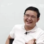 Đạo diễn Võ Thanh Hòa người chuyển thể bộ truyện Kính Vạn Hoa thành phim là ai?