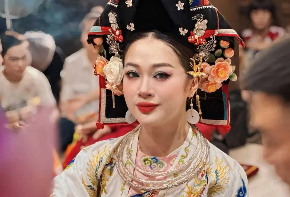 “Cô đồng bát nước” là ai?