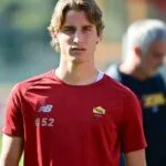 Edoardo Bove là ai? Tiền vệ Edoardo Bove đổ gục xuống sân vì đột quỵ