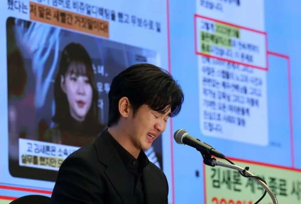 kim-soo-hyun-chinh-thuc-khoi-kien-gia-dinh-kim-sae-ron
