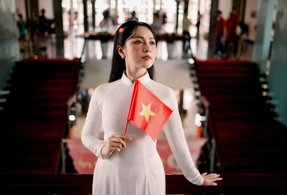 Ca sĩ Duyên Quỳnh gây tranh cãi