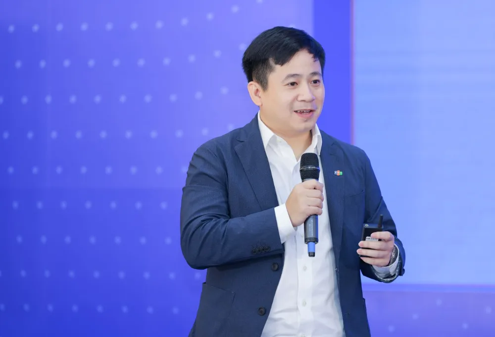 Lê Hồng Việt là ai?