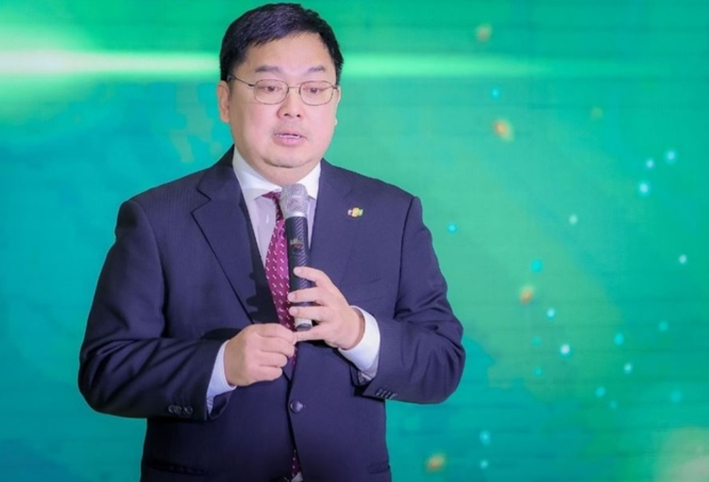 Cuộc đời và sự nghiệp của Hoàng Nam Tiến