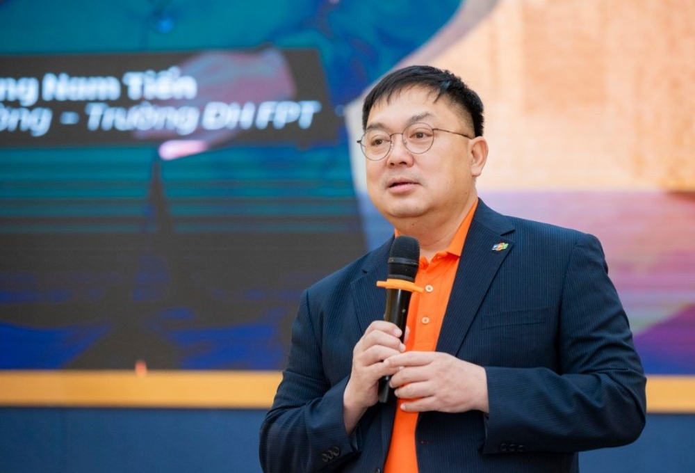 Cuộc đời và sự nghiệp của Hoàng Nam Tiến